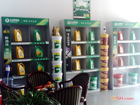 龙蟠润滑油店内