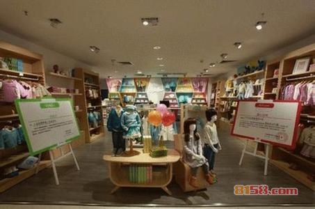 皮卡泡泡童装店