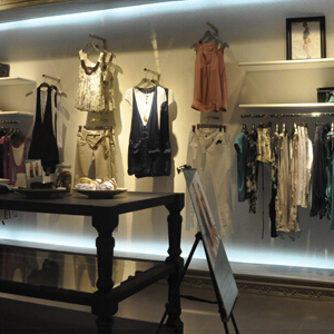 梦依莲潮流服装