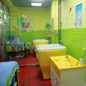 跳跳海豚婴儿游泳馆