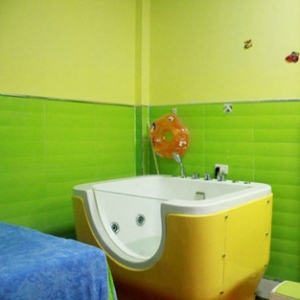 跳跳海豚婴儿游泳馆