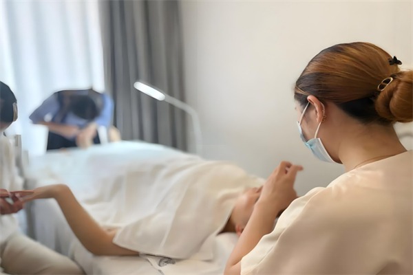 黛西美容