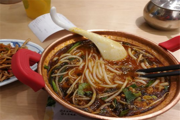 滇月小锅米线