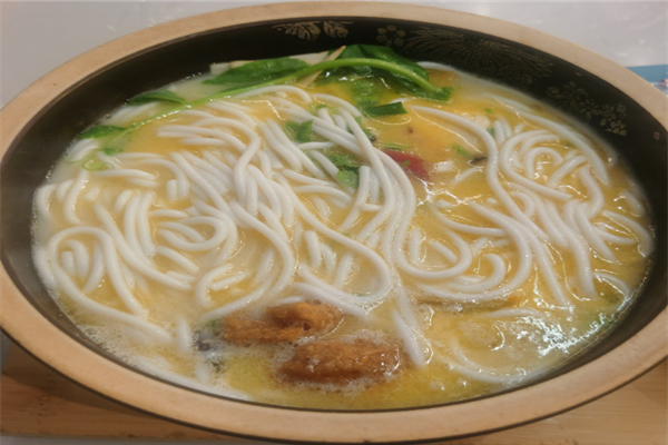 闺米云南过桥米线