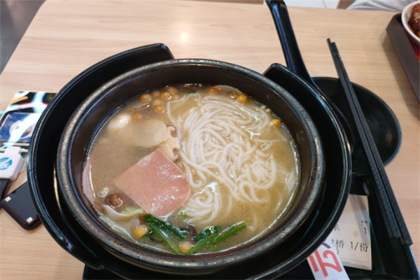 宏运来过桥米线