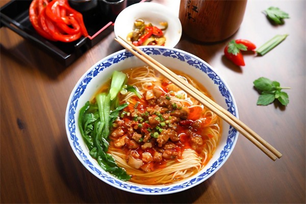 择面而食