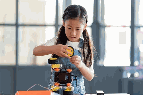 领动机器人教育 领动机器人教育