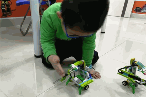 迈型星戈机器人体教