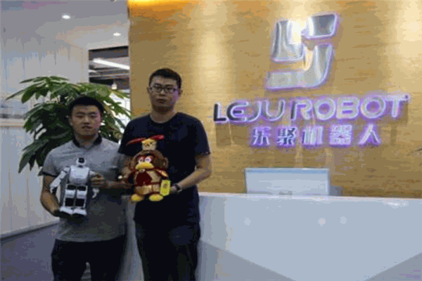 乐聚智能机器人