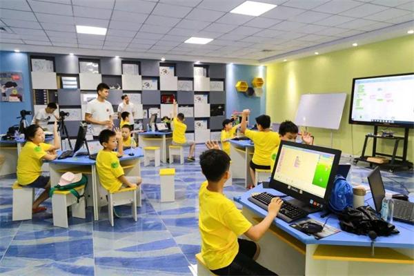 蒙科技机器人创新教育