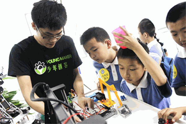 少年创客