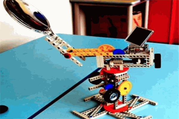 考拉旋风机器人