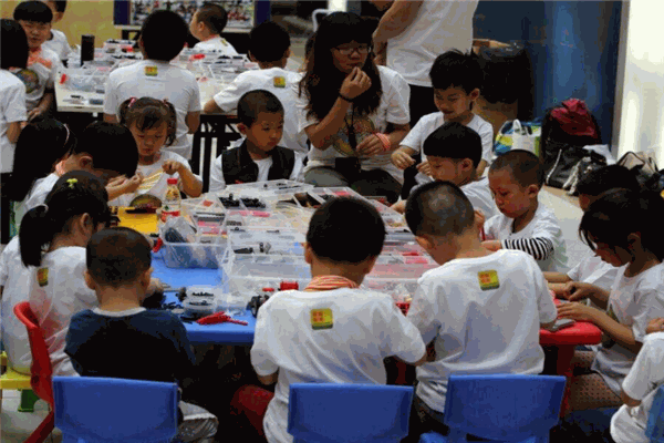 考拉旋风机器人