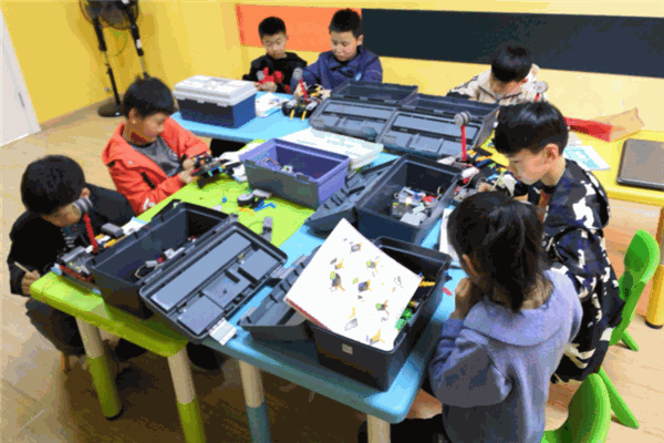 考拉旋风机器人