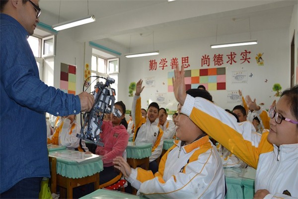 神通机器人教育