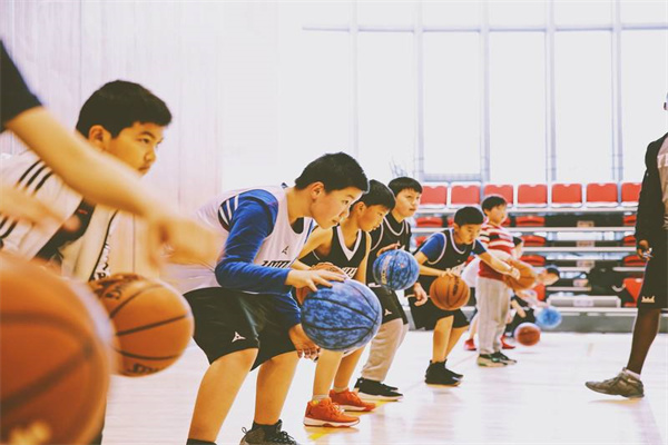 不负年少青少年篮球发展联盟