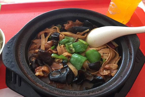南北飘香黄焖鸡米饭