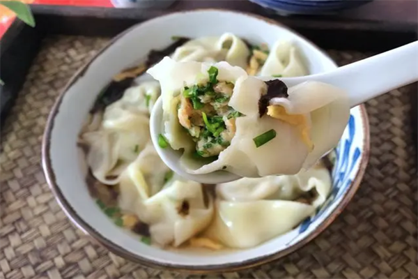 荠菜大馄饨