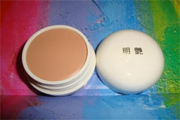 明艳化妆品