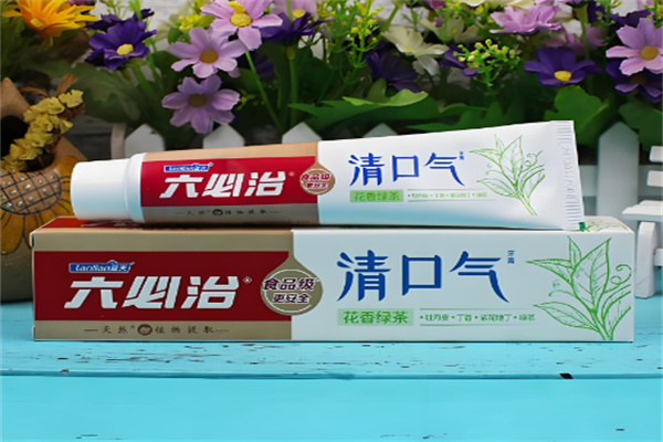 六必治牙膏