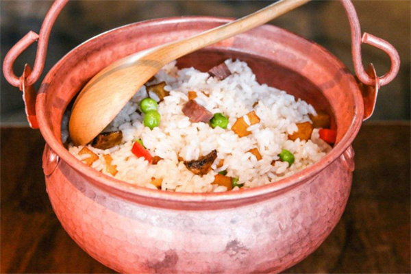 老太婆土锅洋芋饭