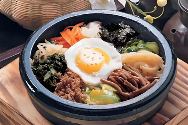 釜槿缘石锅拌饭 釜槿缘石锅拌饭