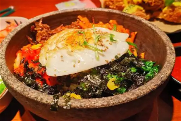 思咪达石锅拌饭