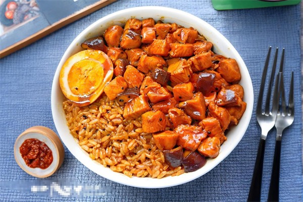 杨老大卤肉拌饭