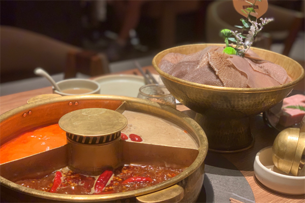 驼背鲜毛肚火锅