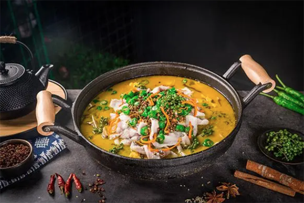 拾锅百味酸菜鱼火锅