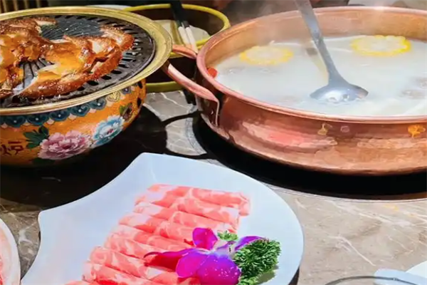 卧龙香烤鸭火锅