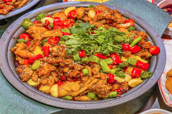 八两肥肠鸡煲火锅 八两肥肠鸡煲火锅