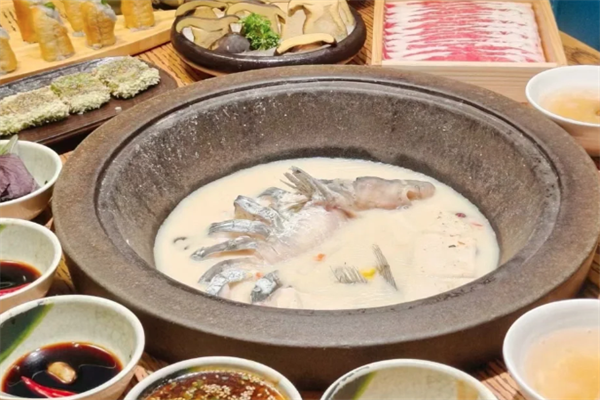李家石锅鱼火锅