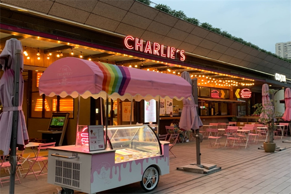 Charlies 粉红汉堡加盟 Charlies 粉红汉堡加盟
