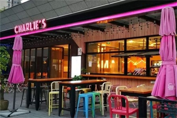 Charlies 粉红汉堡加盟 Charlies 粉红汉堡加盟