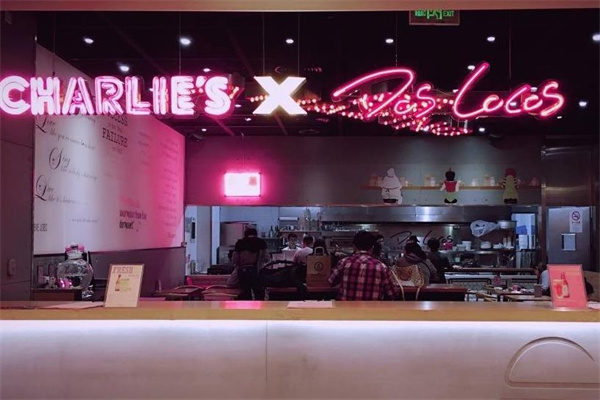Charlies 粉红汉堡加盟 Charlies 粉红汉堡加盟