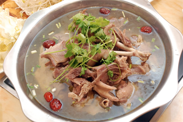 鹅味鲜火锅