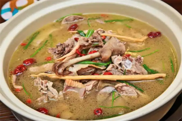 鹅味鲜火锅
