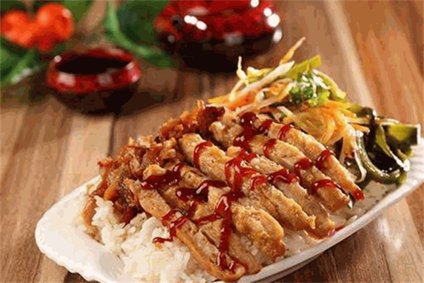 魔畈烤肉饭脆皮鸡饭