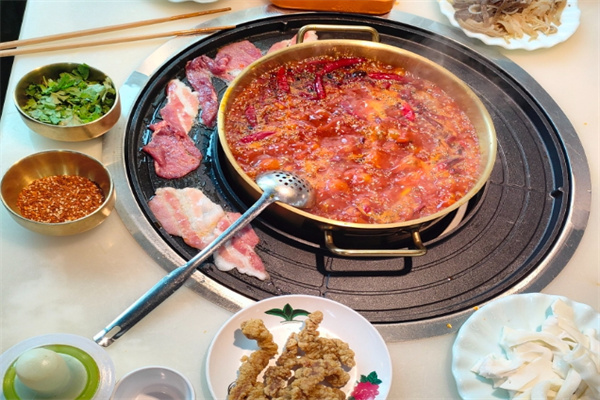 小猪佩奇烧烤火锅