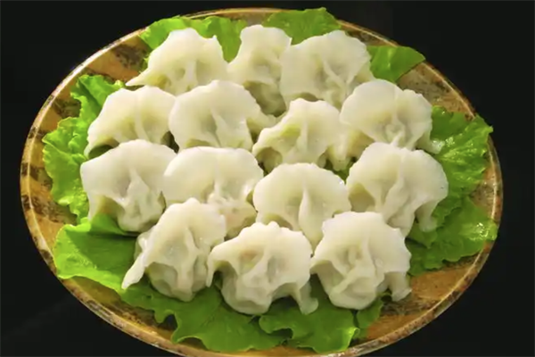 熊大姐现包饺子