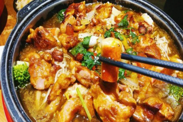 吉吉向上碳烤鸡肉煲