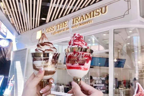 kiss the tiramisu