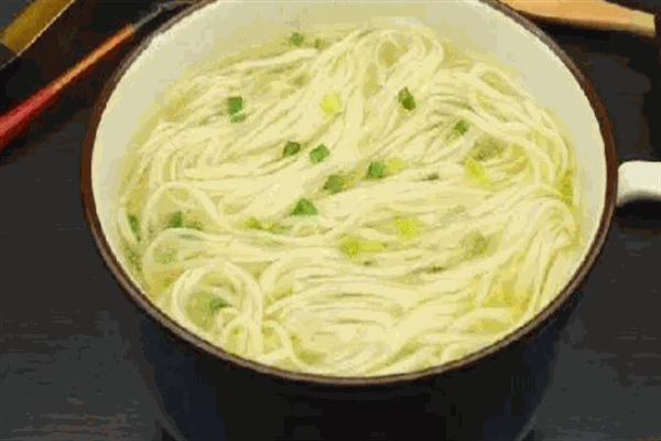 炖小白鱼汤面 炖小白鱼汤面