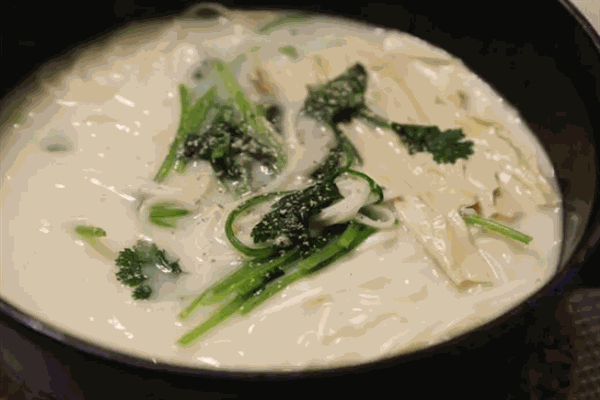 炖小白鱼汤面 炖小白鱼汤面