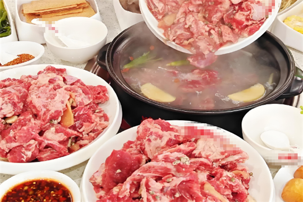 刀叉牛肉火锅店