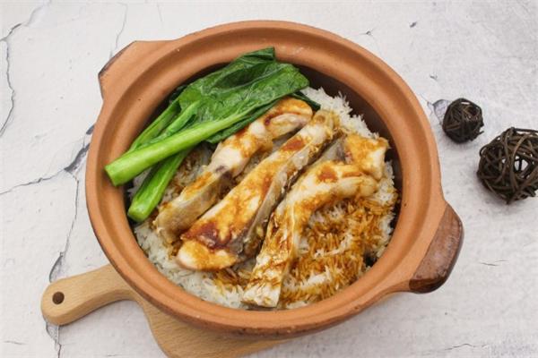 香香他她煲仔饭