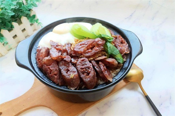 正宗煲仔饭