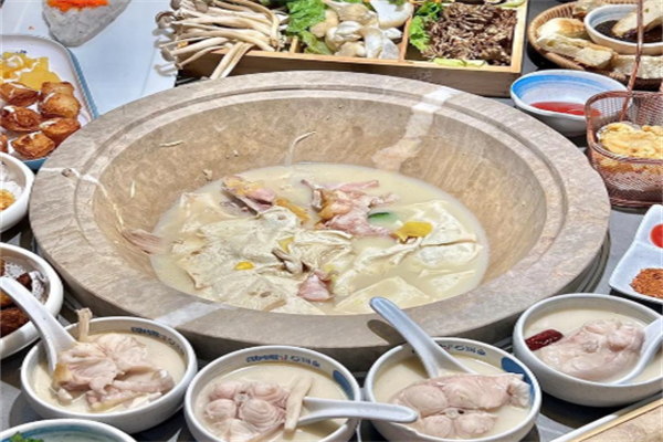 渝都石锅鱼 渝都石锅鱼