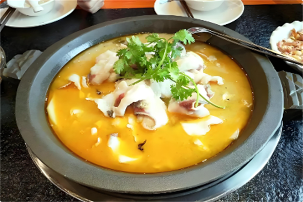 蜀水石锅鱼火锅